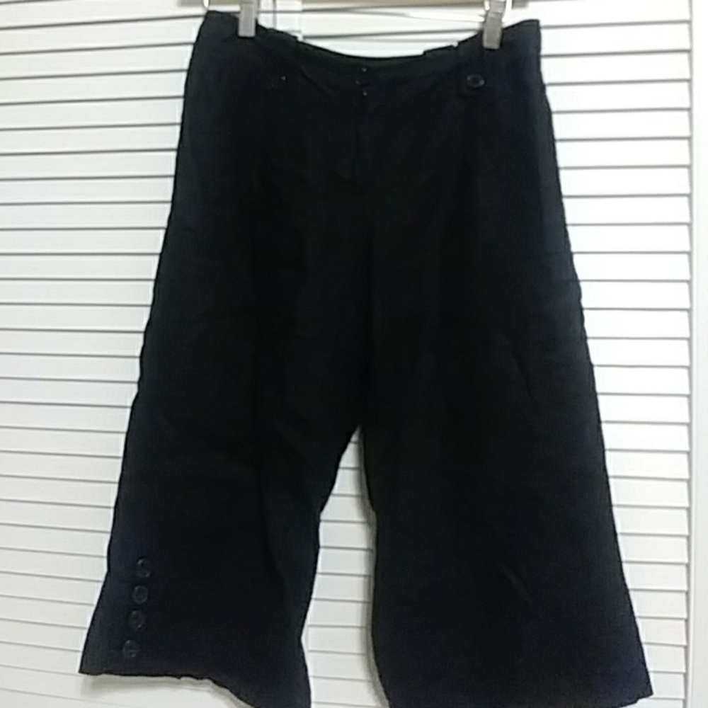 Wide-leg black linen capri - Picture 1 of 3
